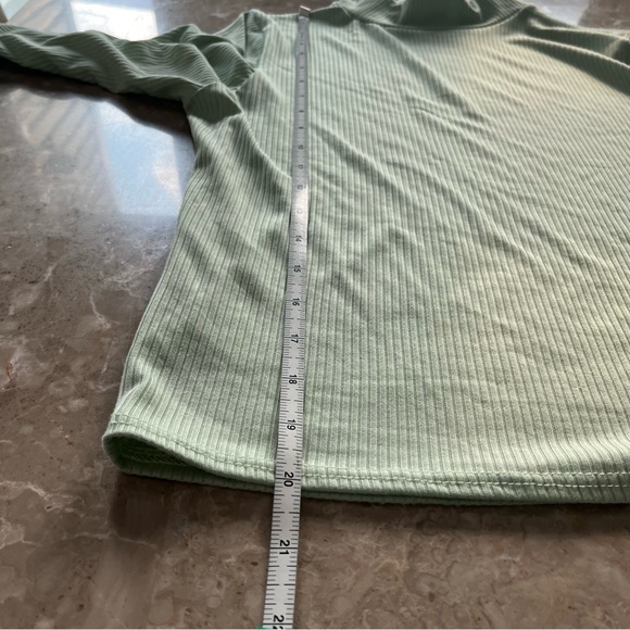 Olivia Rae light green long sleeve crop top size large - Picture 8 of 9